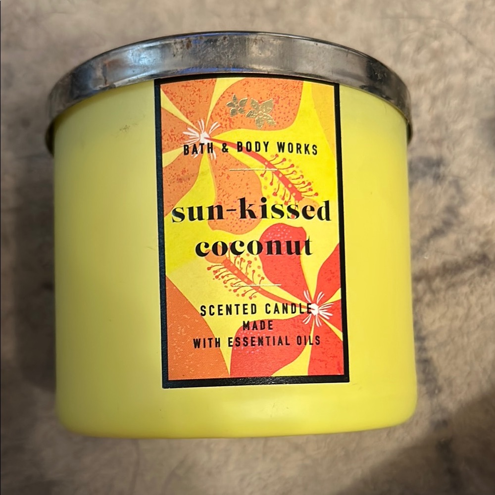Bath & Body Works Sun-Kissed Coconut Candle - Vibrant Yellow